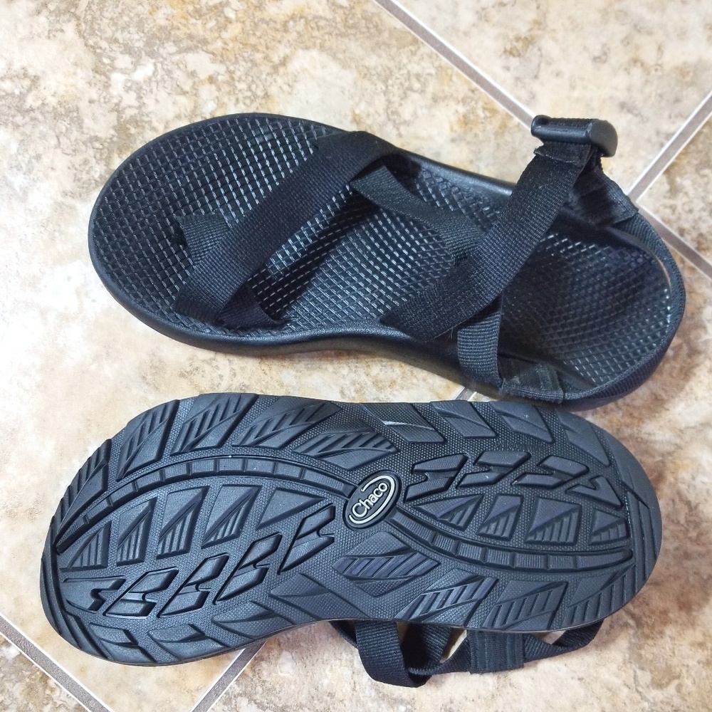 Black chacos